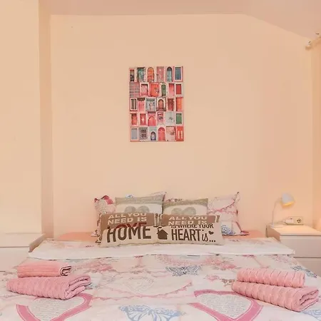 Spacious And Cozy 3 Bedroom Apartment In Downtown Sofia Apartment