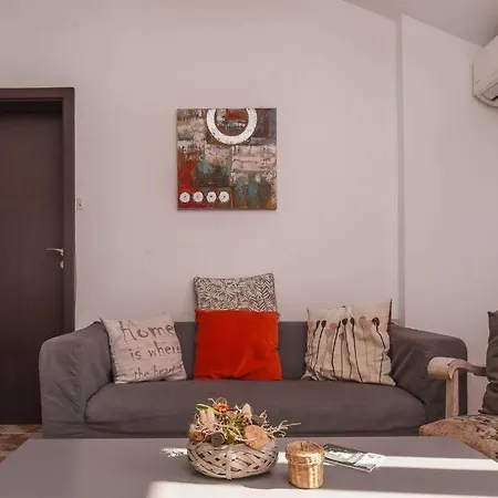 Spacious And Cozy 3 Bedroom Apartment In Downtown Sofia Σόφια