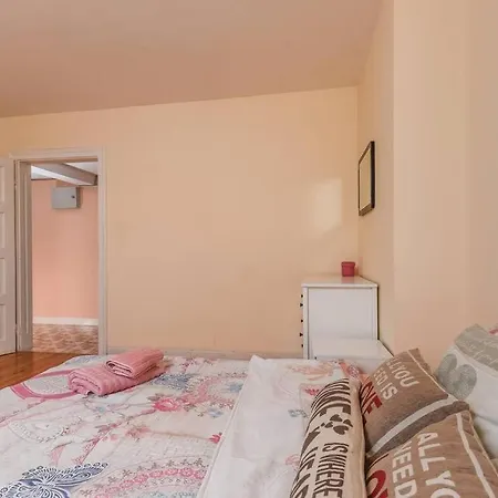 Lejlighed Spacious And Cozy 3 Bedroom Apartment In Downtown Sofia Sofia